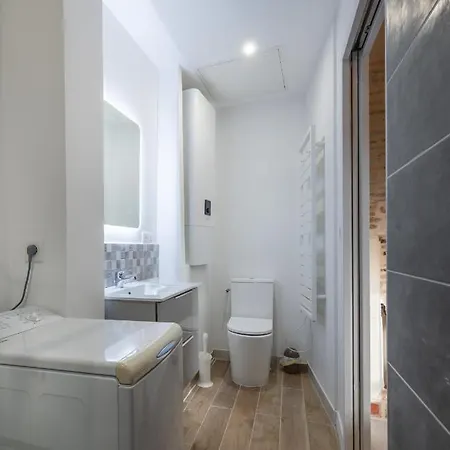 Moderne Dans Le Vieux Laval Laval (Mayenne)