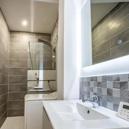 Moderne Dans Le Vieux Laval Appartement *