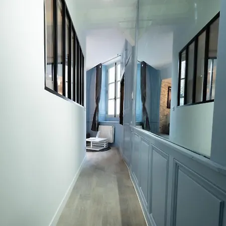 Moderne Dans Le Vieux Laval *